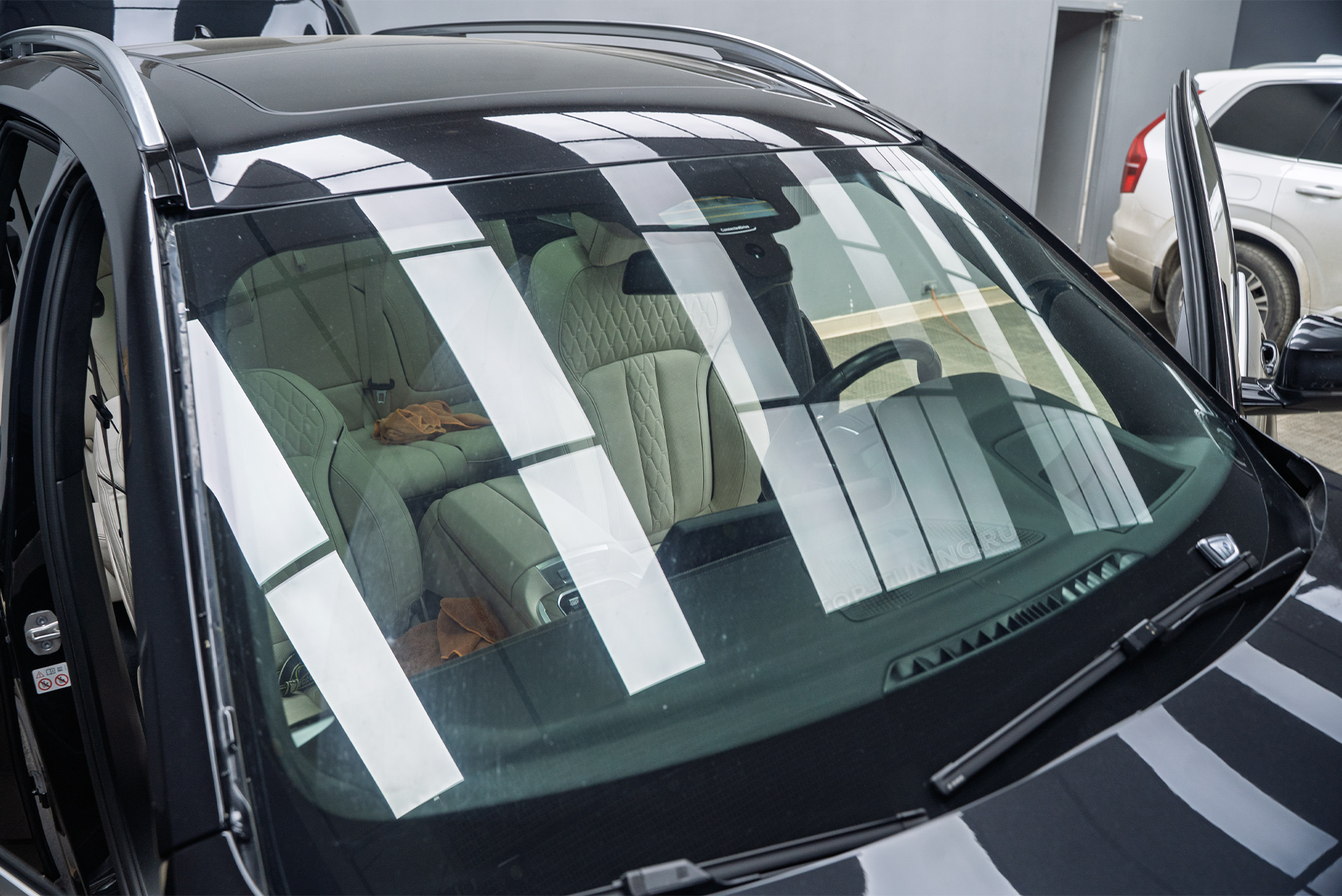 110760 Защита лобового стекла + полная химчистка салона + керамика для BMW X7 G07