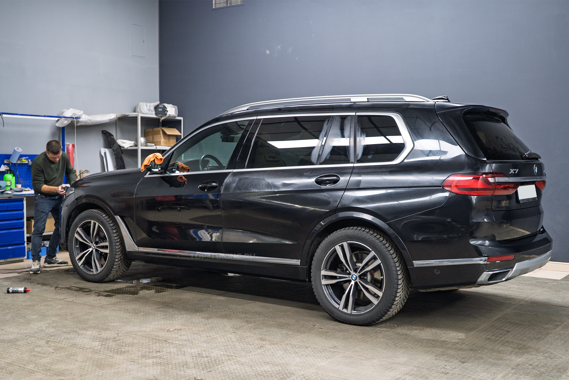 Защита лобового стекла + полная химчистка салона + керамика для BMW X7 G07