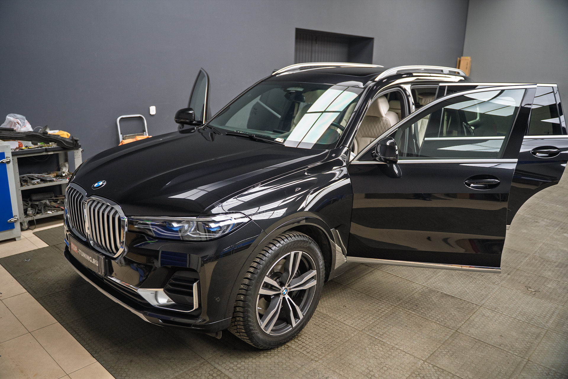 Защита лобового стекла + полная химчистка салона + керамика для BMW X7 G07