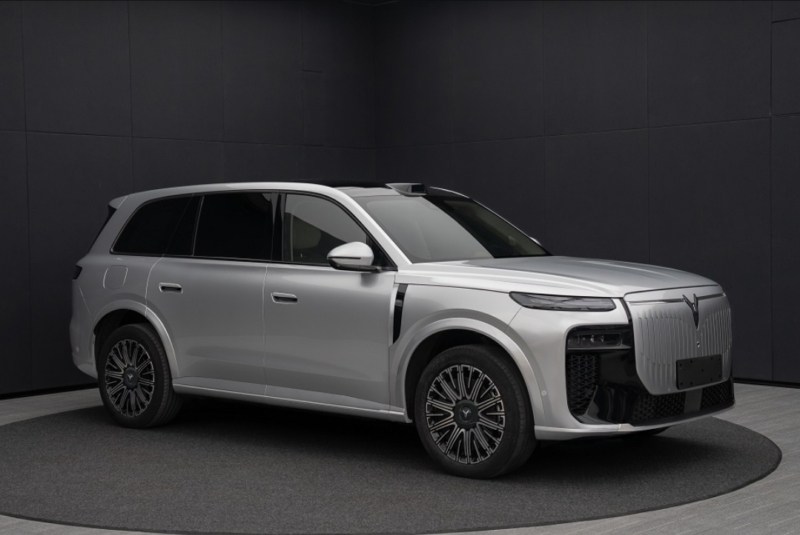 Гибридный внедорожник Voyah Taishan 8: максимальная мощность 657 л.с., длина 5,2 метра