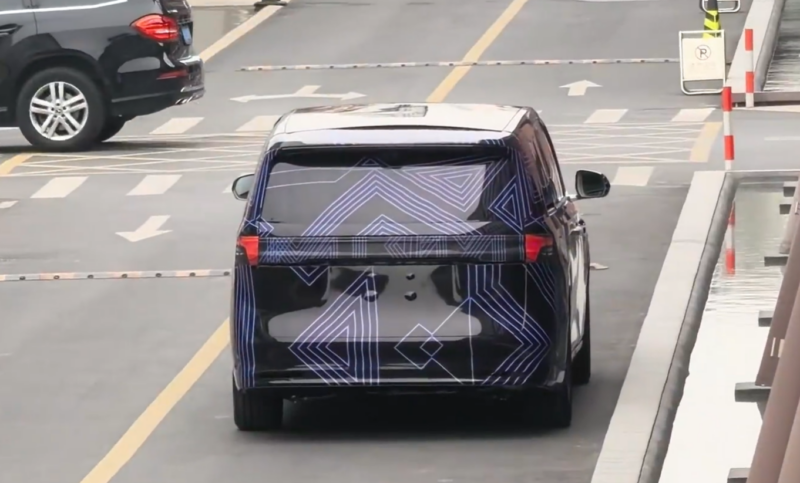 Альянс Harmony Intelligent Mobility Alliance (HIMA) официально объявил о том, что его первый многоцелевой автомобиль получил название Luxeed V9