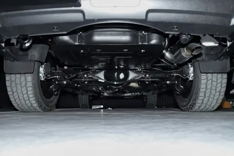 Haval H9 Crossing Edition отличается от стандартного дизельного варианта H9 специальными изменениями в конструкции для использования на суше. Это включает в себя высоту подвески и внедорожное оснащение. Модель расширяет линейку внедорожников Haval от