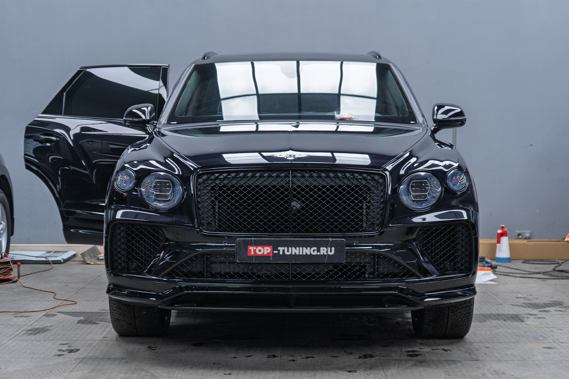 Четырехслойная шумоизоляция дверей и дверных карт Bentley Bentayga рестайлинг