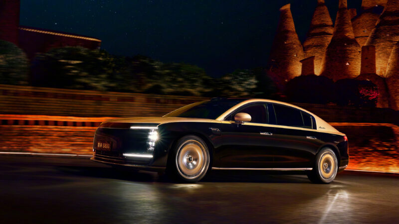 10 000-й седан Maextro S800 от Huawei был доставлен в Китай