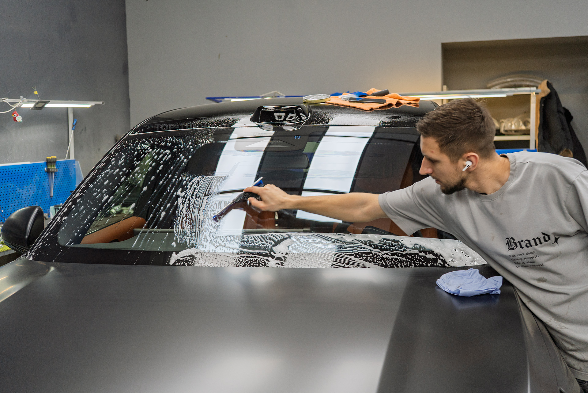 Защита лобового стекла Lixiang L9 пленкой RAYNO 110834 Защита лобового стекла Lixiang L9 пленкой RAYNO