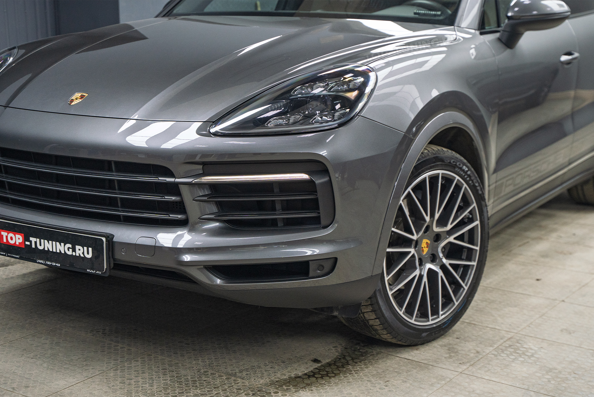 110835 Зона риска Porsche Cayenne III в полиуретановую пленку с самоисцелением