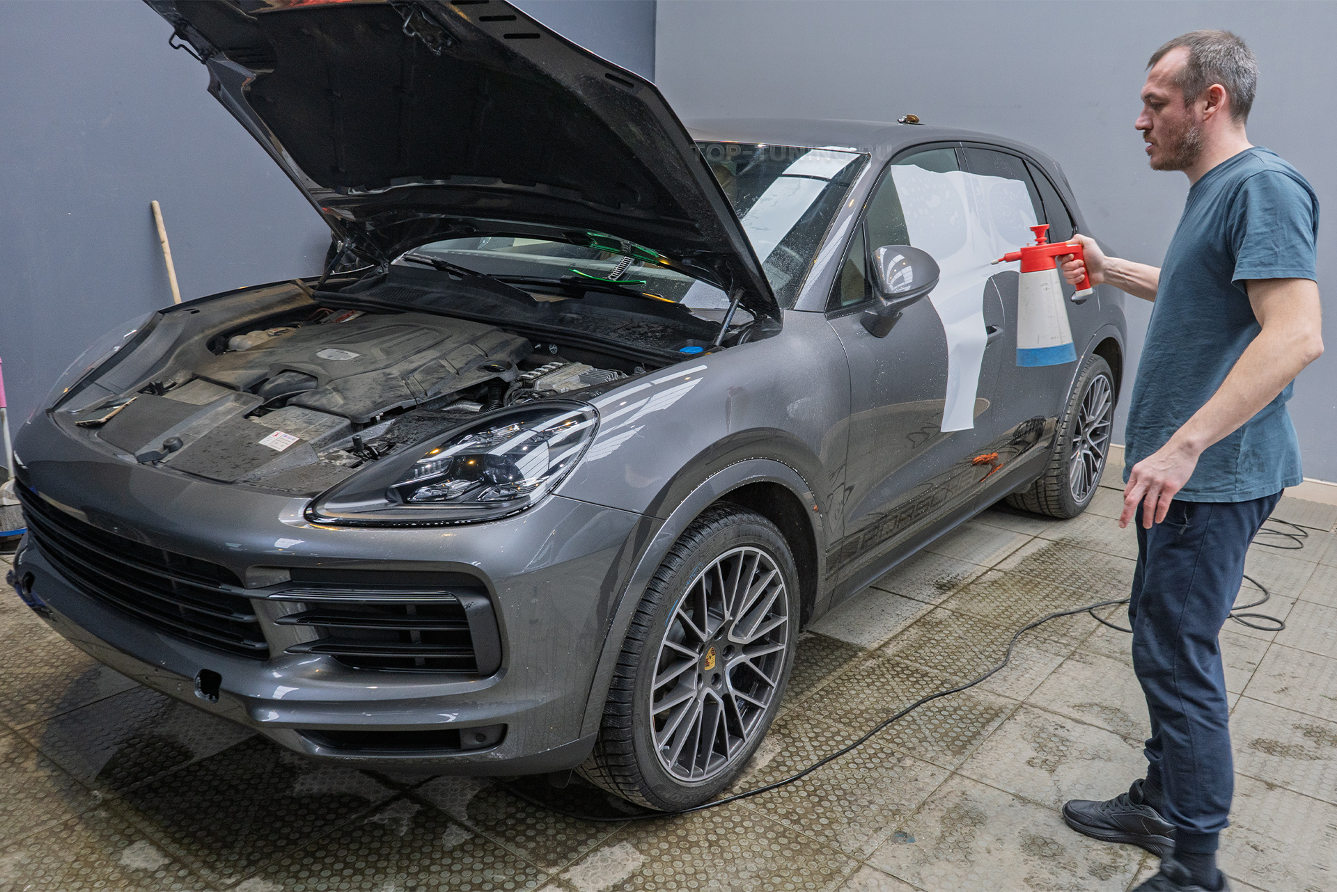 110835 Зона риска Porsche Cayenne III в полиуретановую пленку с самоисцелением