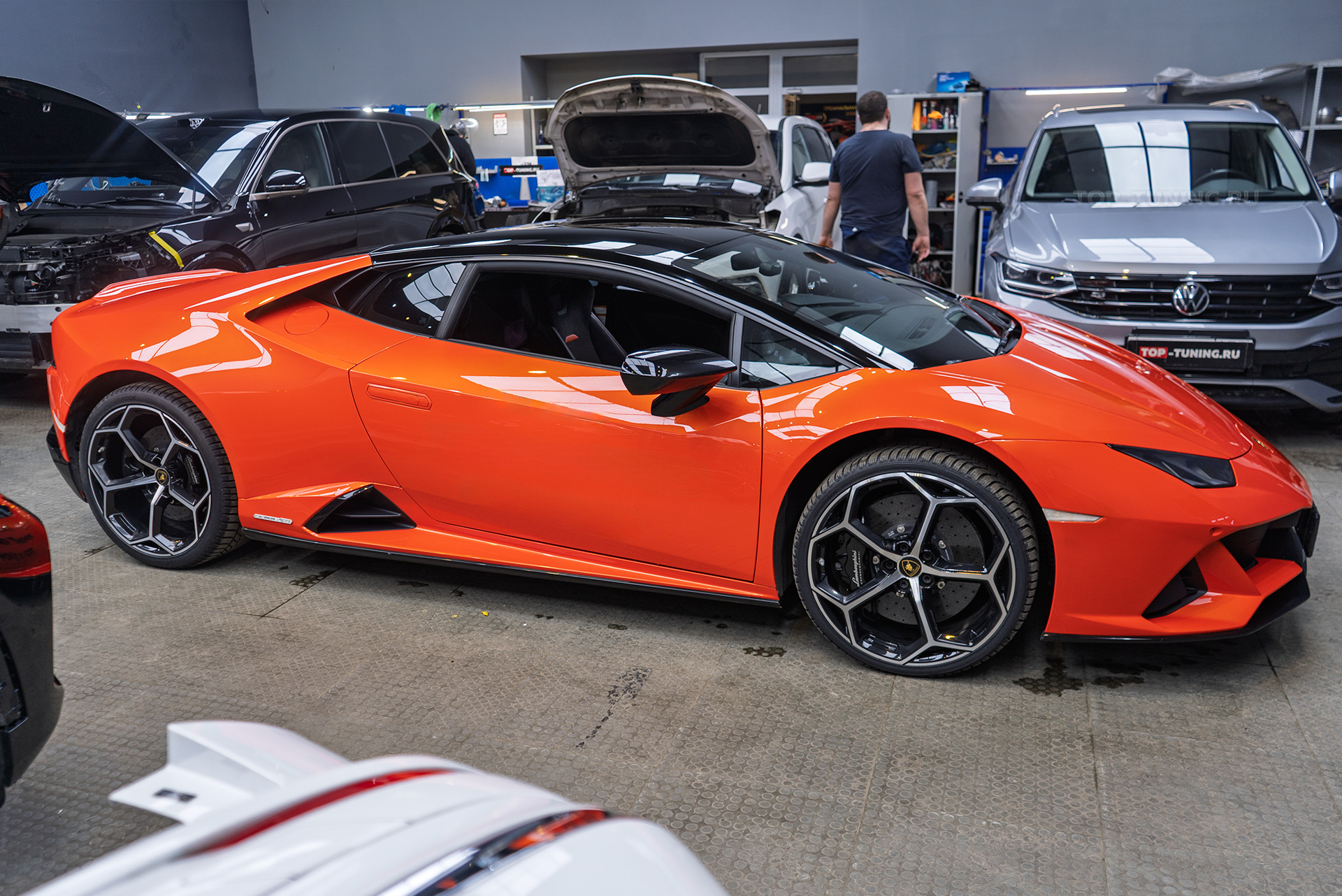 Оклейка Lamborghini Huracan 2024 ливреей – реклама на авто в Топ Тюнинг Москва 110842 Оклейка Lamborghini Huracan 2024 ливреей – реклама на авто