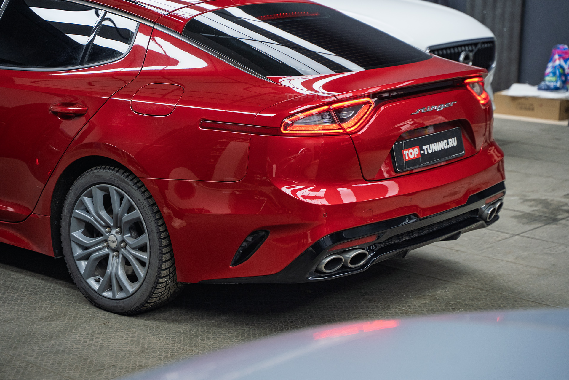 Установка системы электронного выхлопа THOR 2.0 + ECHO для Kia Stniger 