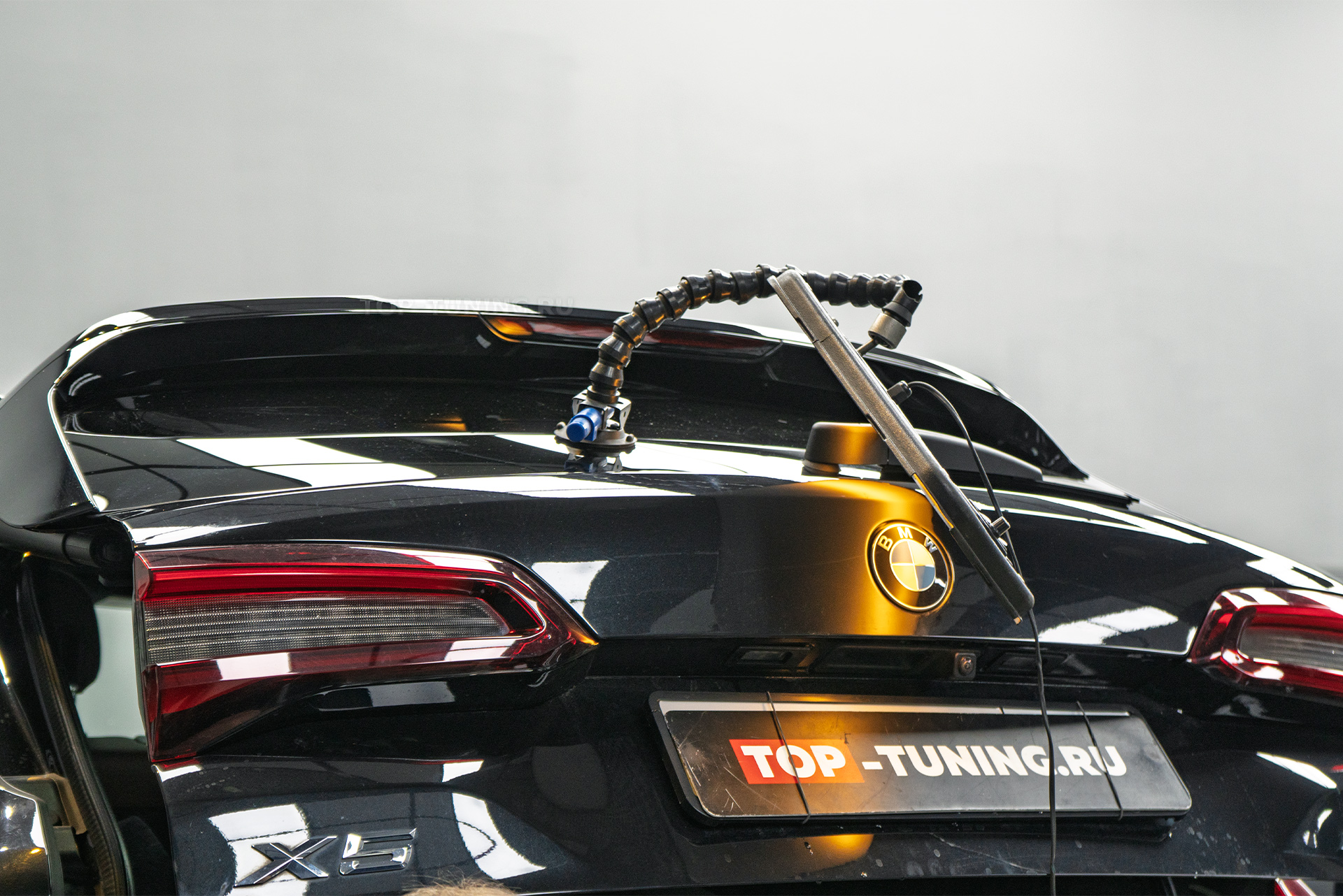 Удаление вмятин PDR на кузове Mitsubishi Outlander и BMW X5 G05