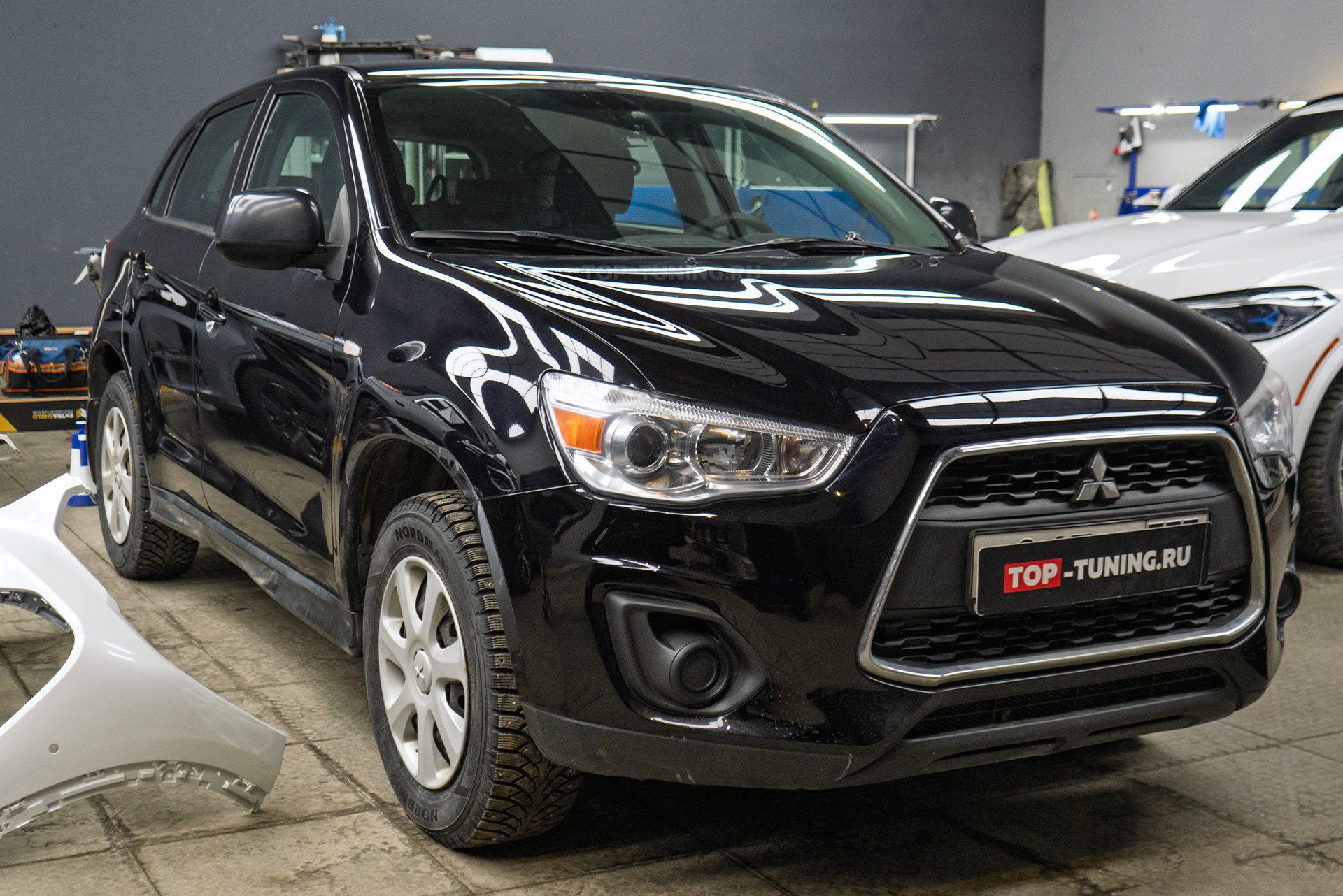 Удаление вмятин PDR на кузове Mitsubishi Outlander и BMW X5 G05