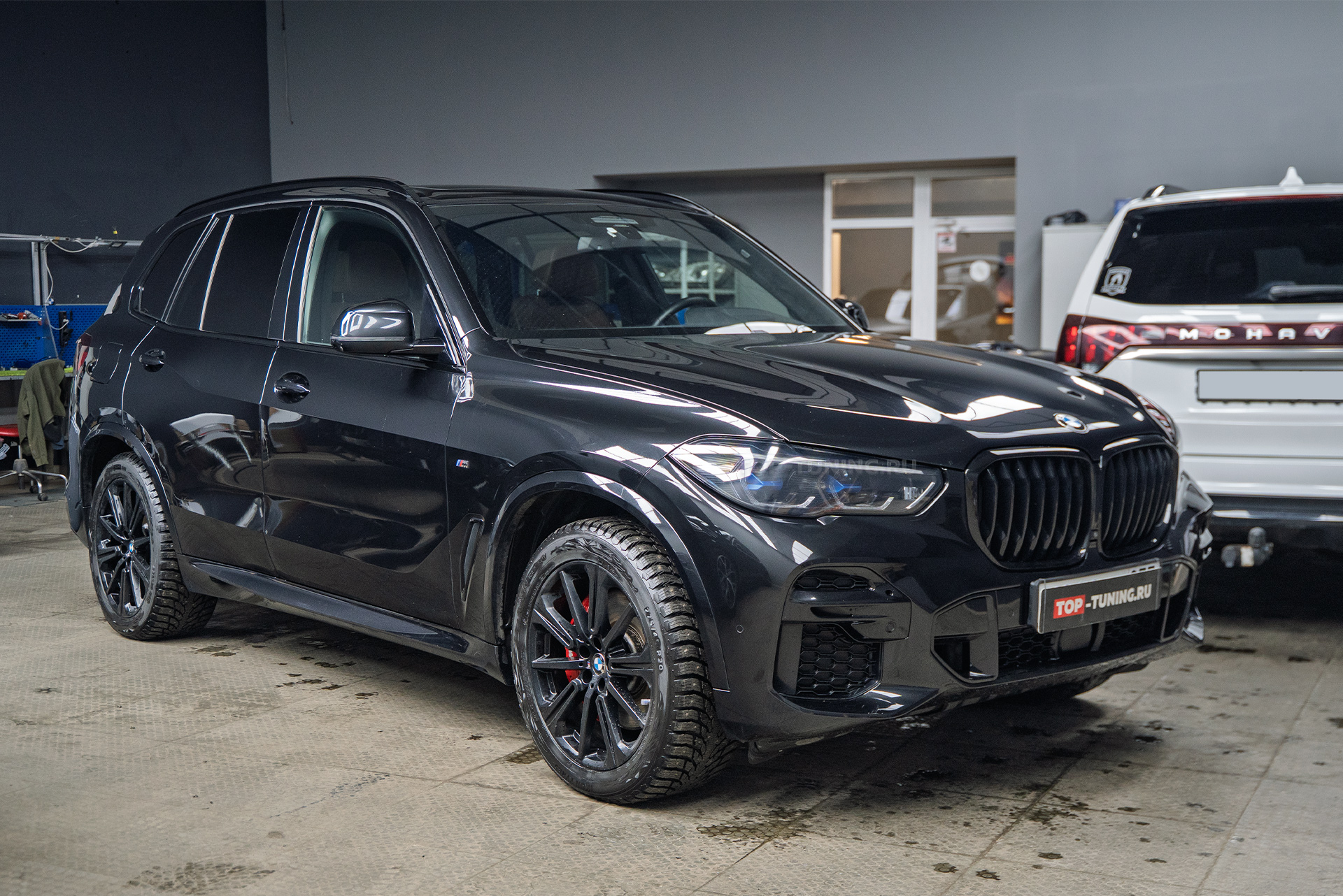 Удаление вмятин PDR на кузове Mitsubishi Outlander и BMW X5 G05