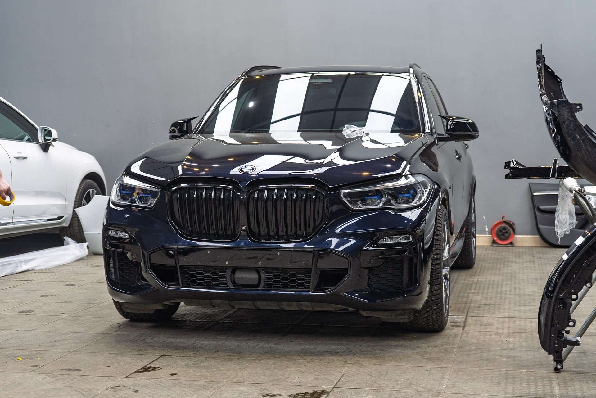 110914 Установка спортивного обвеса PRO GT II для BMW X5 G05 Установка спортивного обвеса PRO GT II для BMW X5 G05