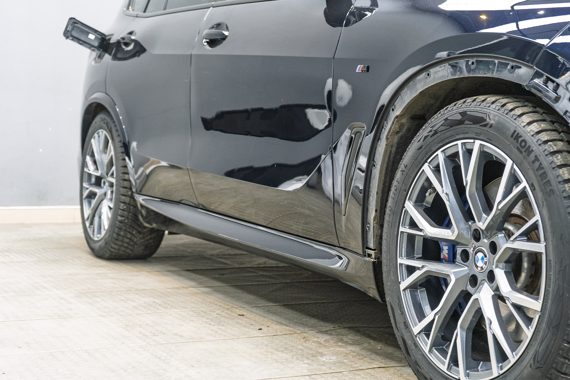 Установка спортивного обвеса PRO GT II для BMW X5 G05 110914 Установка спортивного обвеса PRO GT II для BMW X5 G05