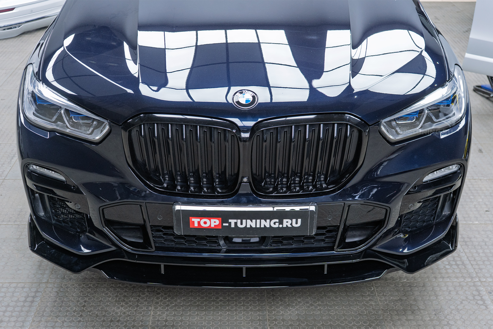 Установка спортивного обвеса PRO GT II для BMW X5 G05 110914 Установка спортивного обвеса PRO GT II для BMW X5 G05