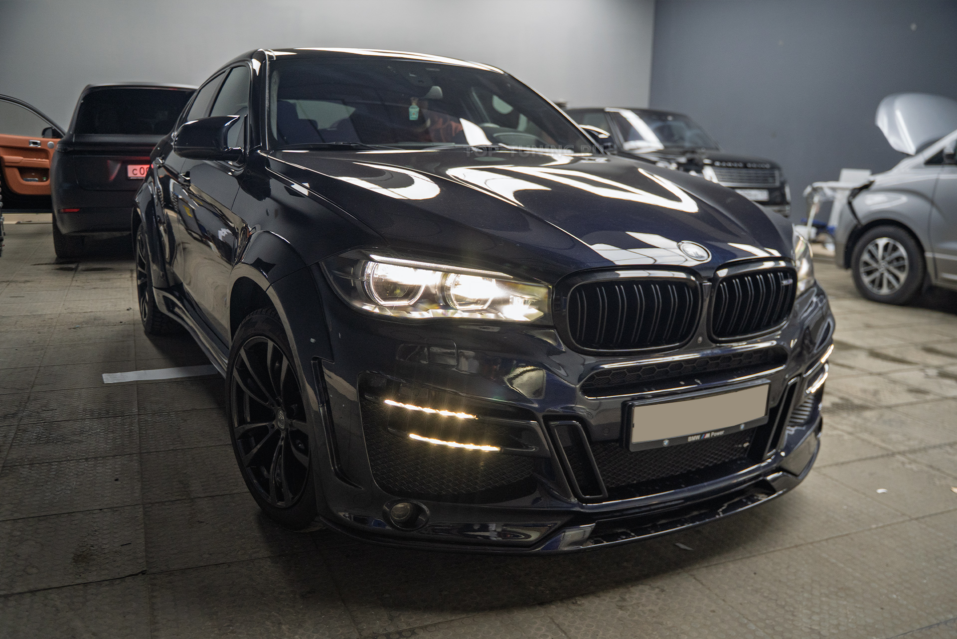 110915 Динамическая ambient-подсветка в салон BMW X6 M F86