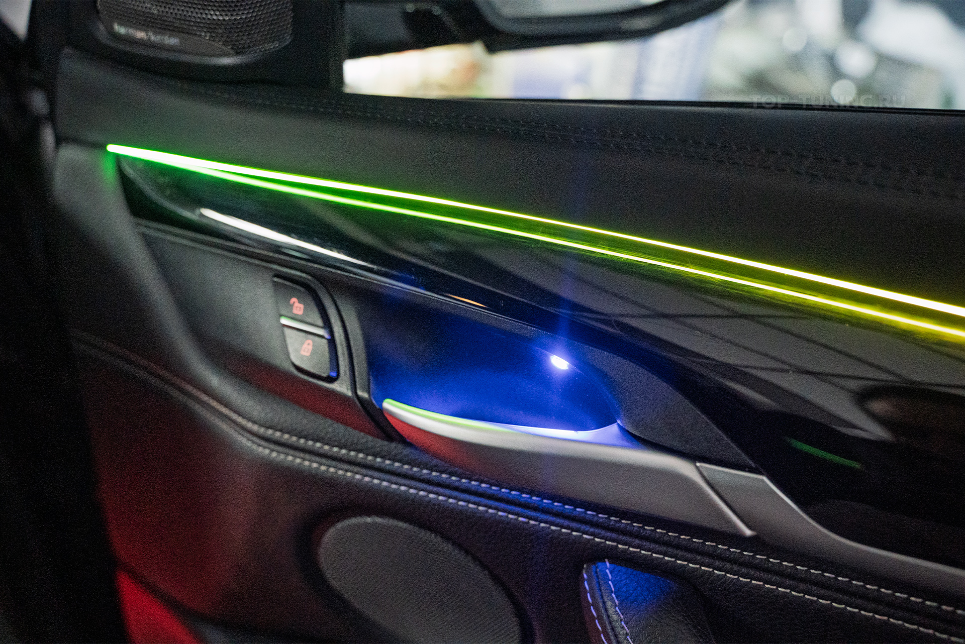 Динамическая ambient-подсветка в салон BMW X6 M F86 в Топ Тюнинг Москва 110915 Динамическая ambient-подсветка в салон BMW X6 M F86