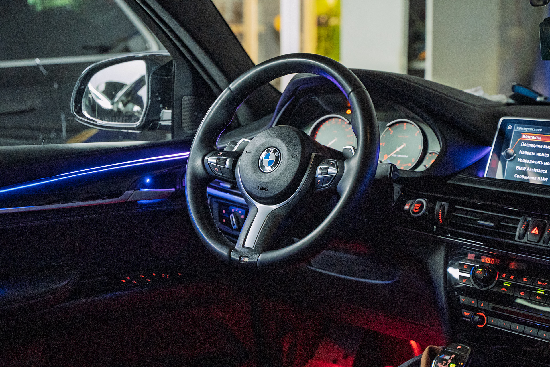 110915 Динамическая ambient-подсветка в салон BMW X6 M F86