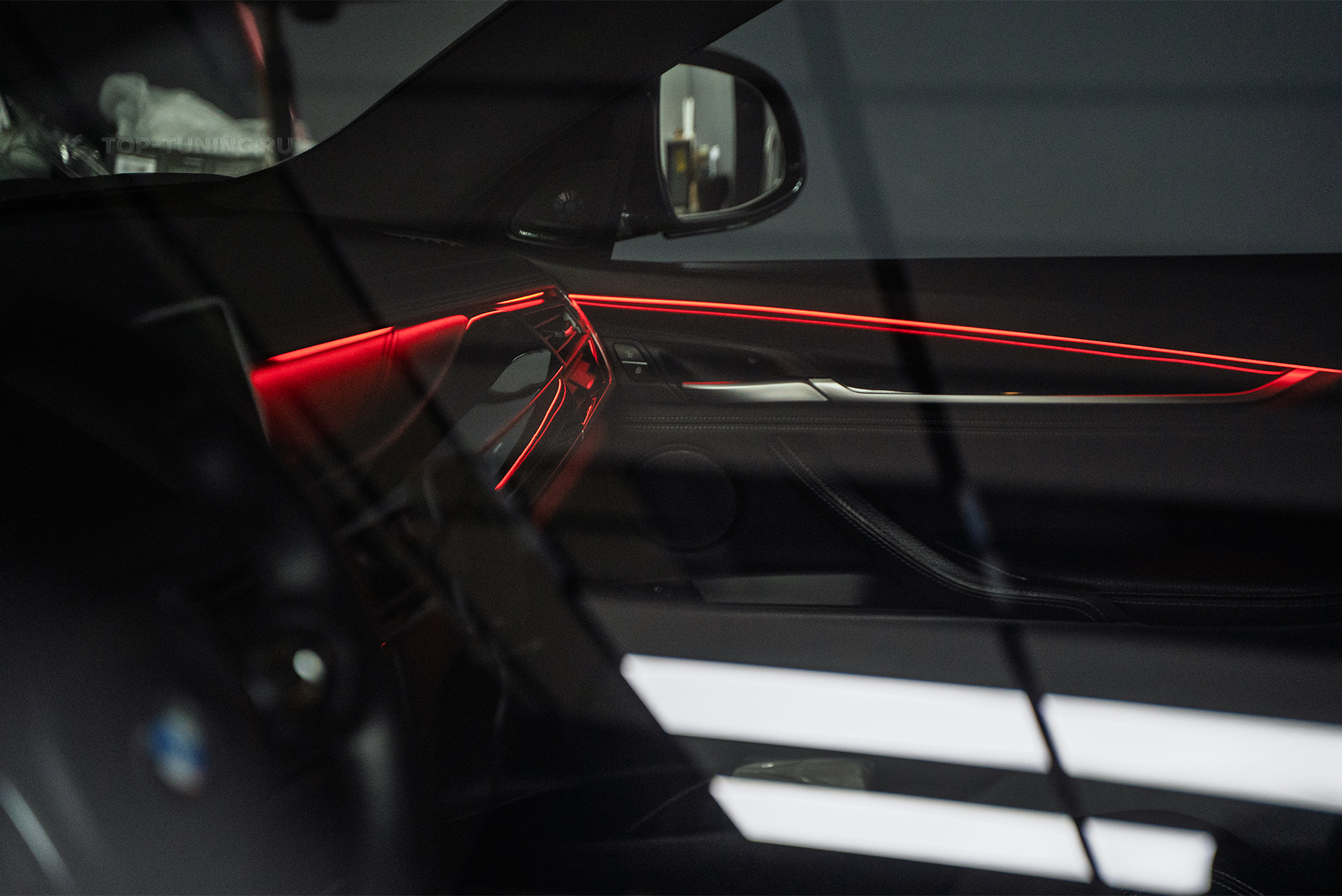 Динамическая ambient-подсветка в салон BMW X6 M F86 в Топ Тюнинг Москва 110915 Динамическая ambient-подсветка в салон BMW X6 M F86