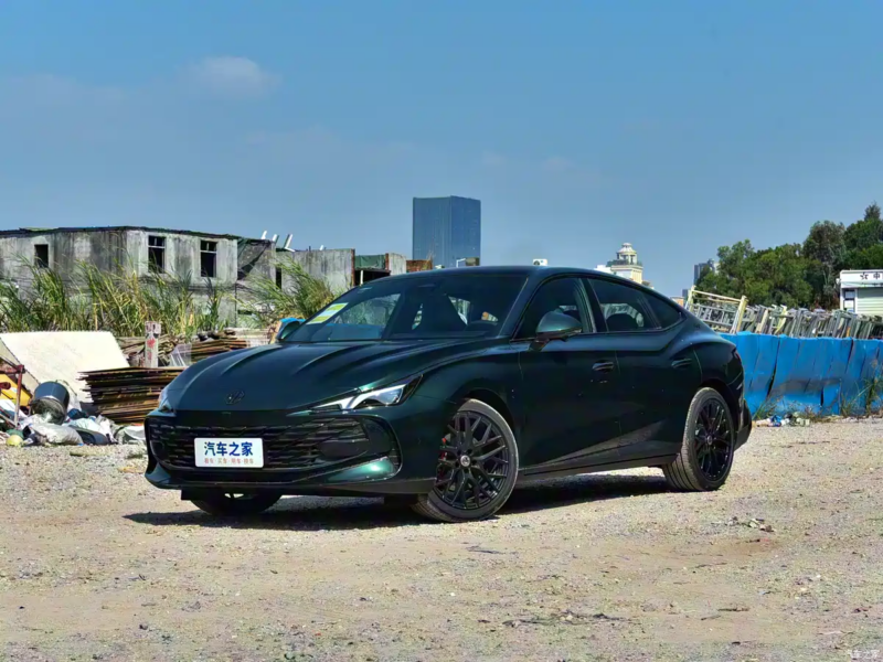 SAIC MG представляет модель 2026 MG7 с системой AI cockpit и системой ADAS по цене от 1,35 млн рублей