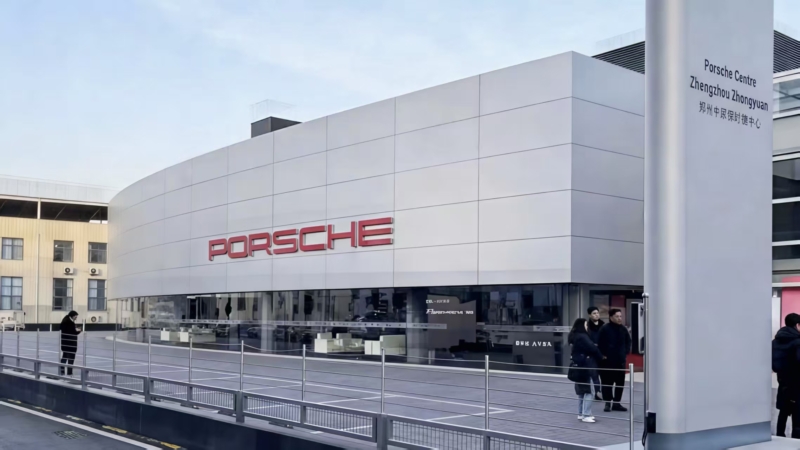 Остановка работы дилера Porsche перерастает в расторжение контракта, поскольку владельцы сталкиваются с блокировками регистрации