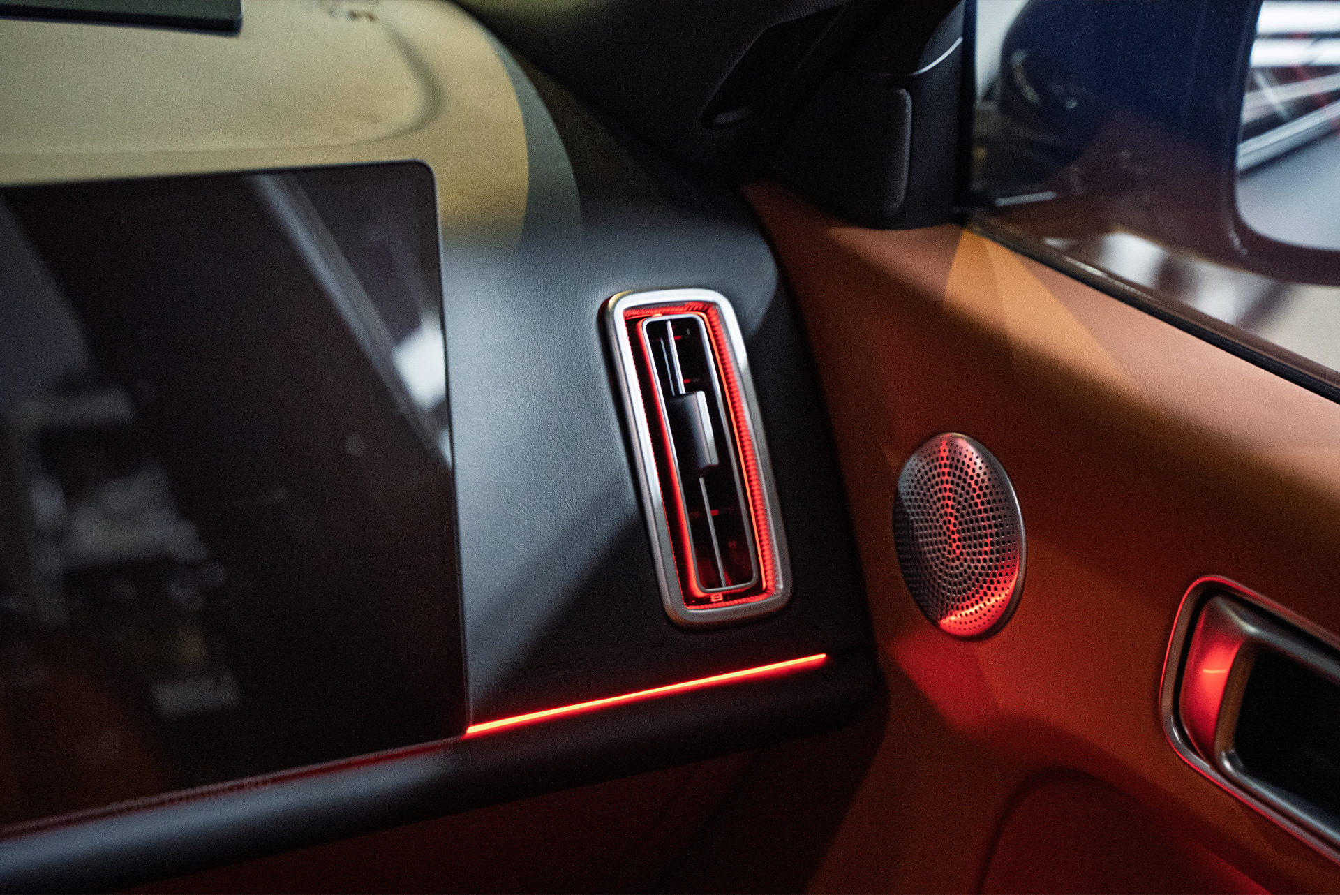 110952 Монтаж атмосферной подсветки салона 11 в 1 для Lixiang L9