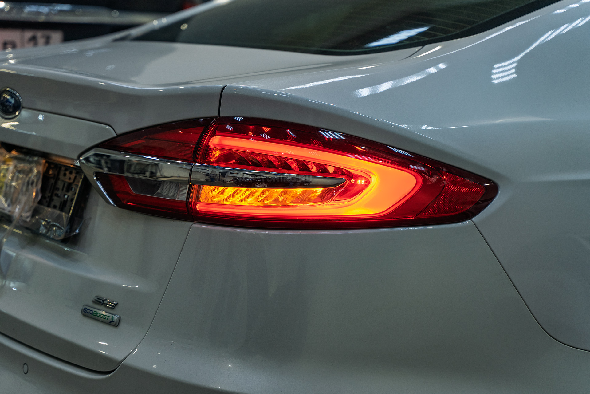 Тюнинг задних фонарей &ndash; желтые поворотники для Ford Mondeo V из США