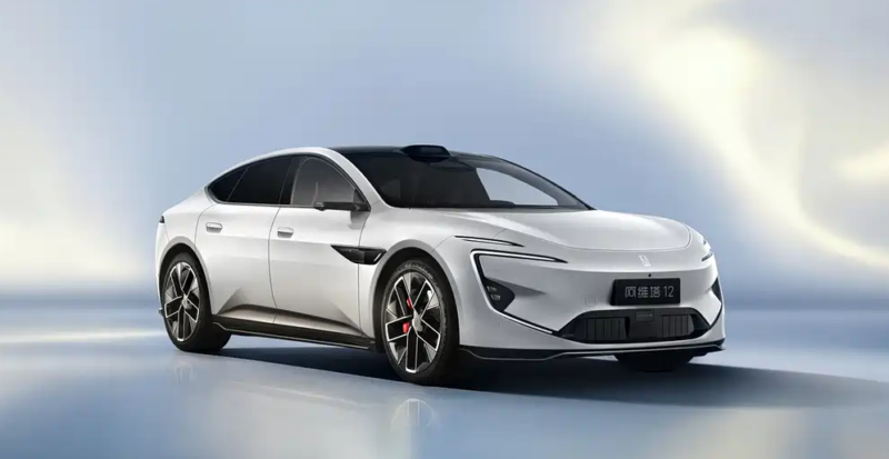 Ожидаемая стоимость Avatr 12 &mdash; от 300 000 до 320 000 юаней (3,4&ndash;3,6 млн рублей).