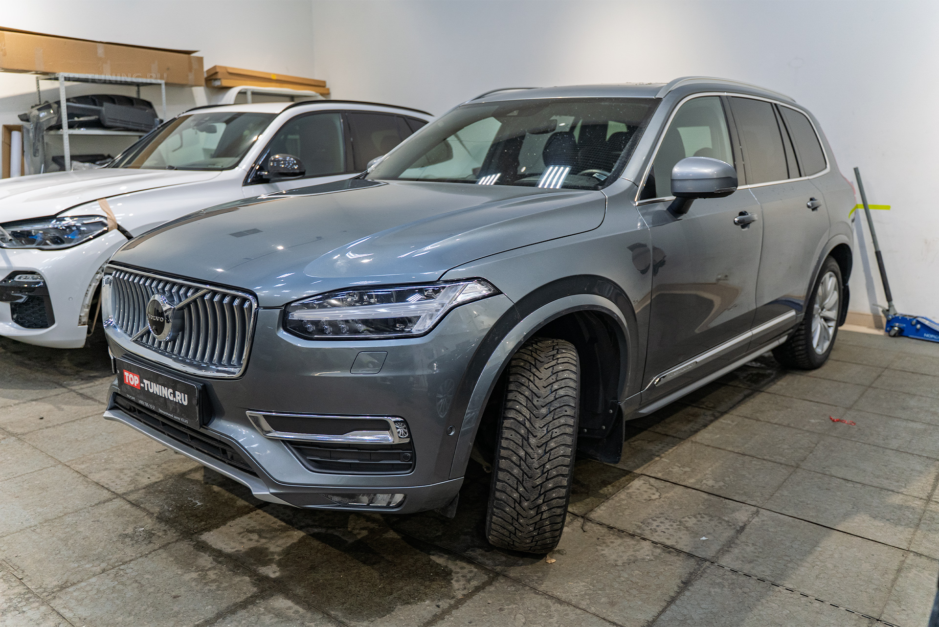 110977 Замена решетки радиатора Volvo XC90 II на версию в стиле рестайлинг