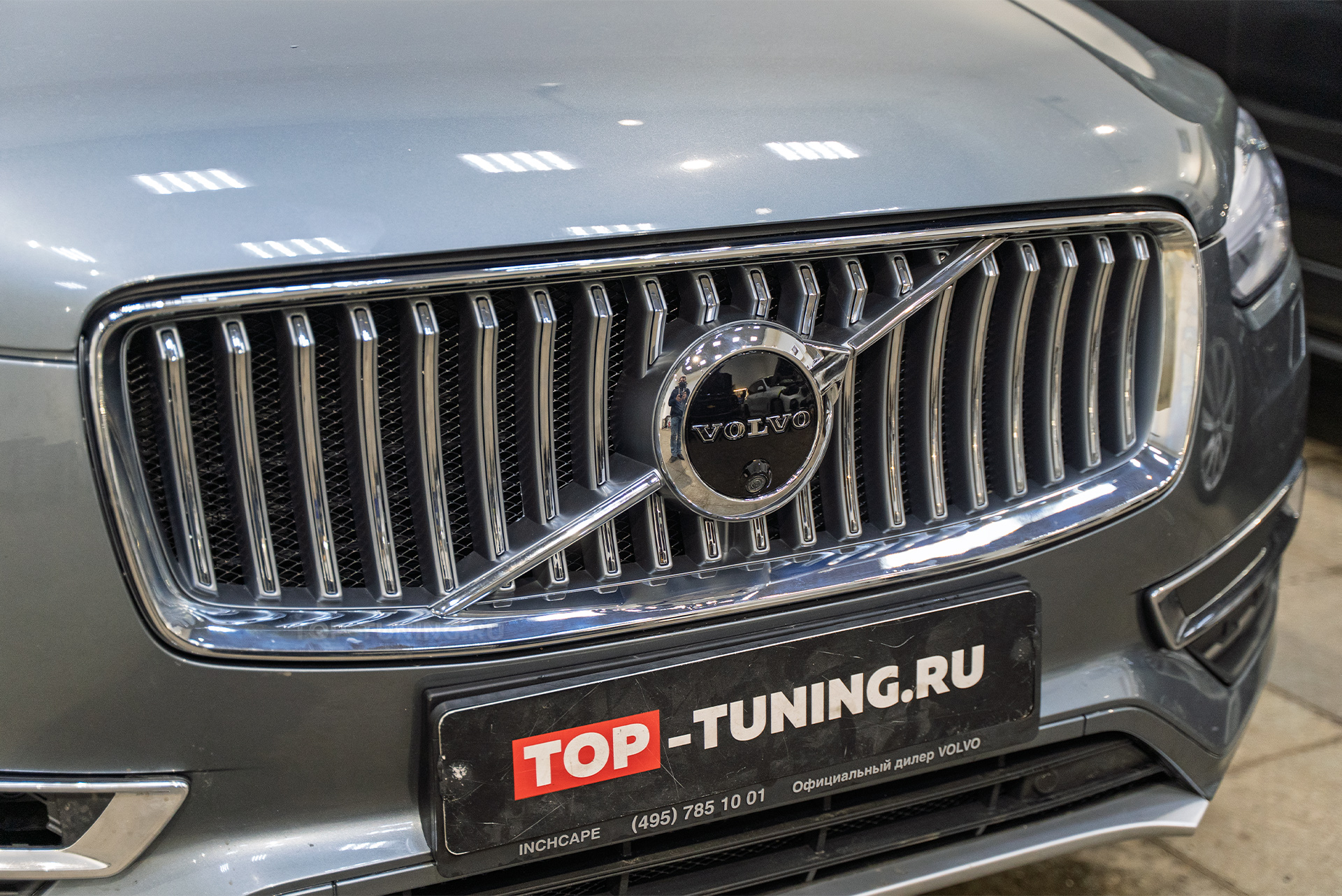 Замена решетки радиатора Volvo XC90 II на версию в стиле рестайлинг 