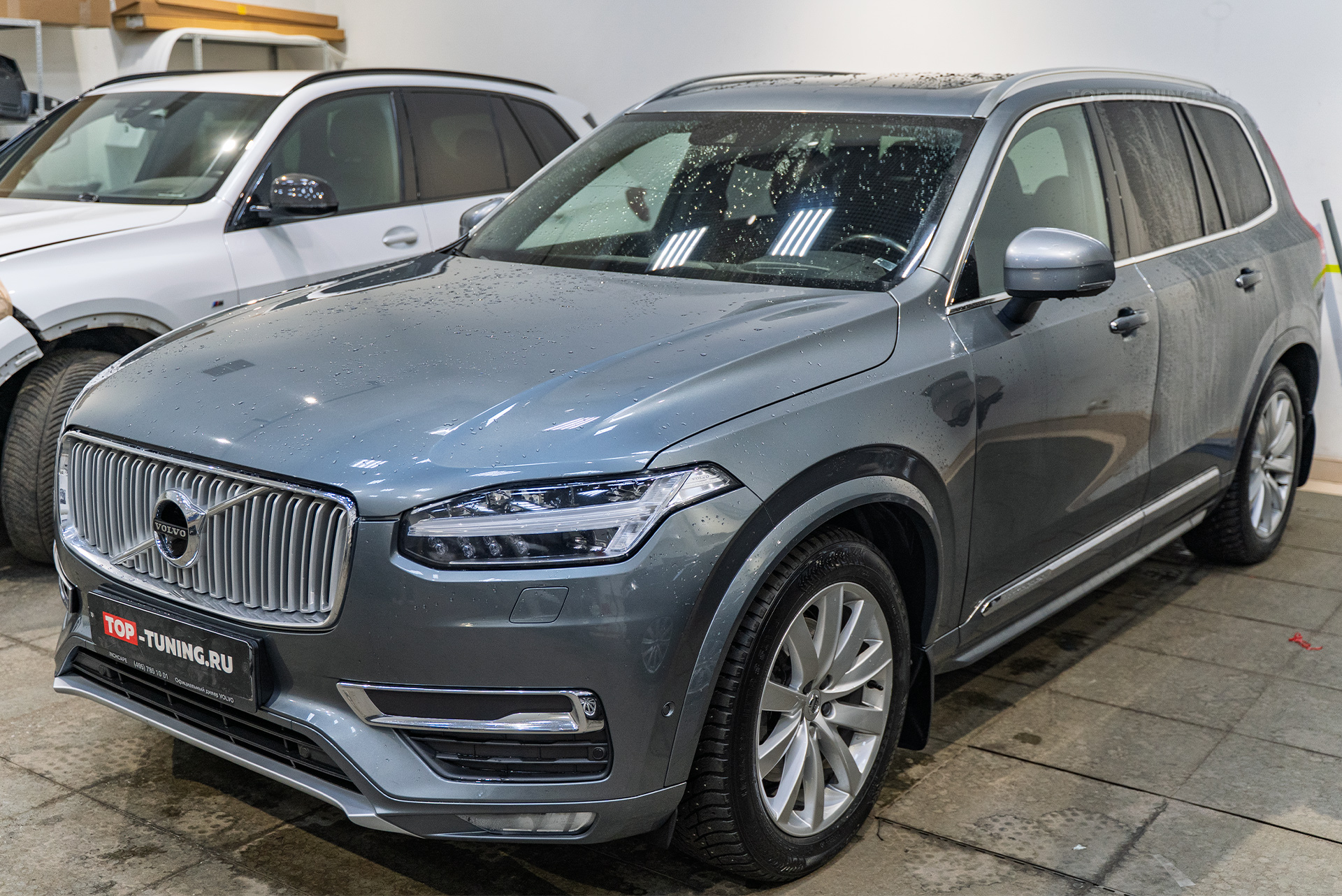 Замена решетки радиатора Volvo XC90 II на версию в стиле рестайлинг 