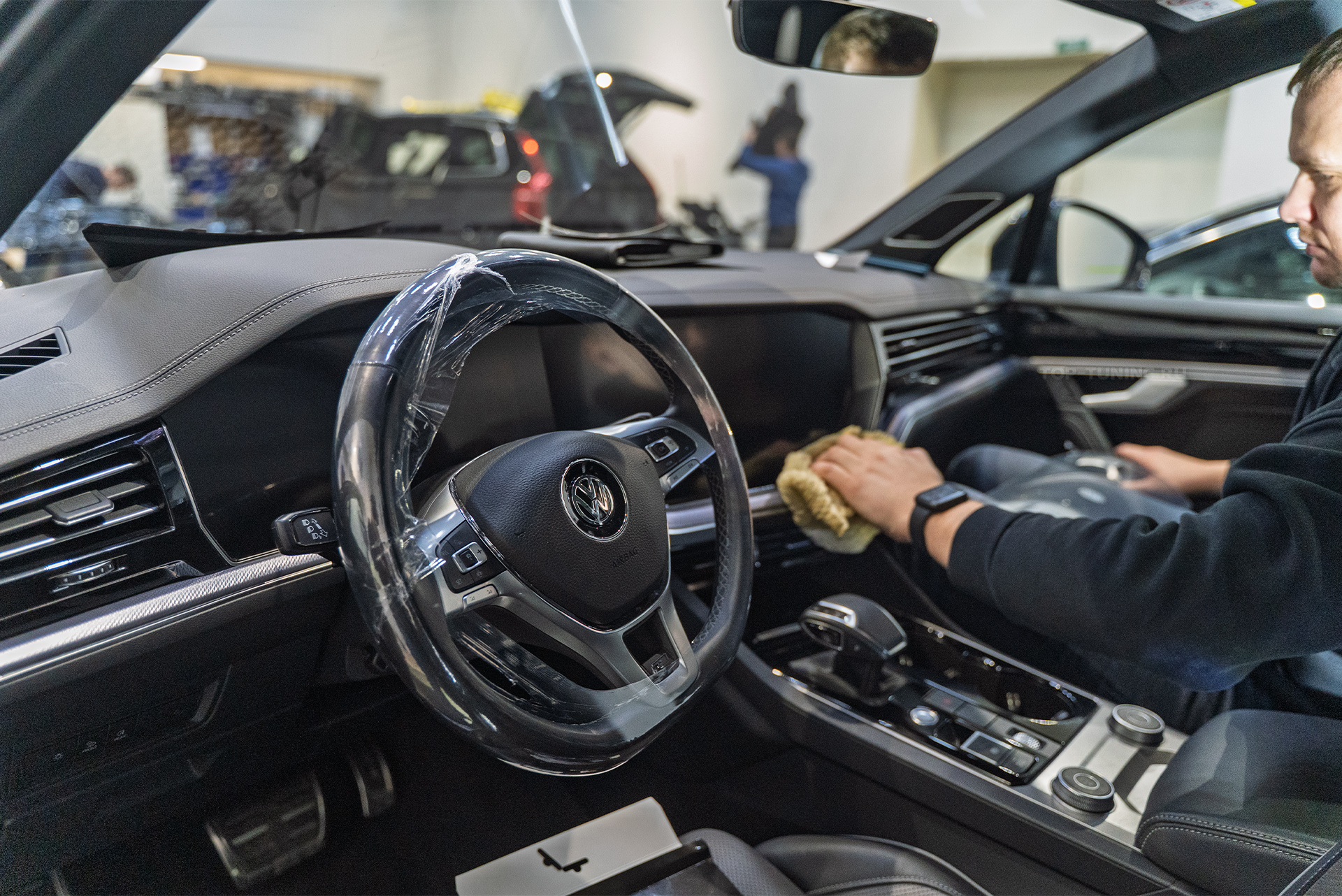 Защита всего кузова + доводчики в двери Volkswagen Touareg III из Германии