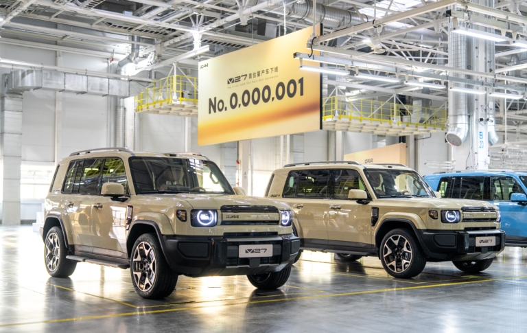 Габаритные размеры (длина?&times;?ширина?&times;?высота): 4909?&times;?1976?&times;?1855 (1894)?мм. Колёсная база &mdash; 2910?мм. На сегодняшний день это самая большая модель в линейке iCaur.