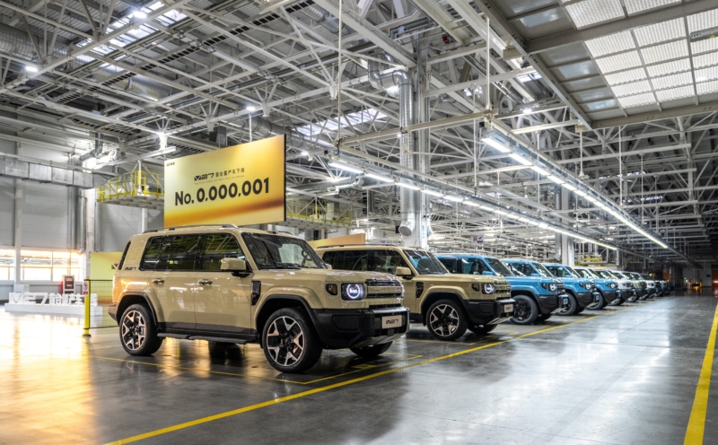 Габаритные размеры (длина?&times;?ширина?&times;?высота): 4909?&times;?1976?&times;?1855 (1894)?мм. Колёсная база &mdash; 2910?мм. На сегодняшний день это самая большая модель в линейке iCaur.