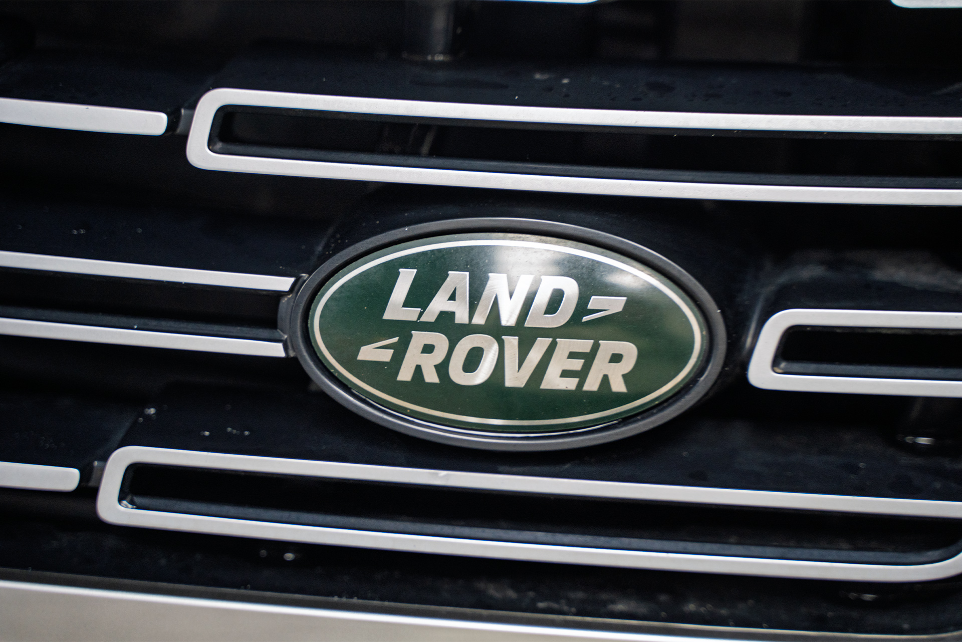 Оклейка лобового стекла Land Rover Range Rover 2021+ против сколов и царапин 