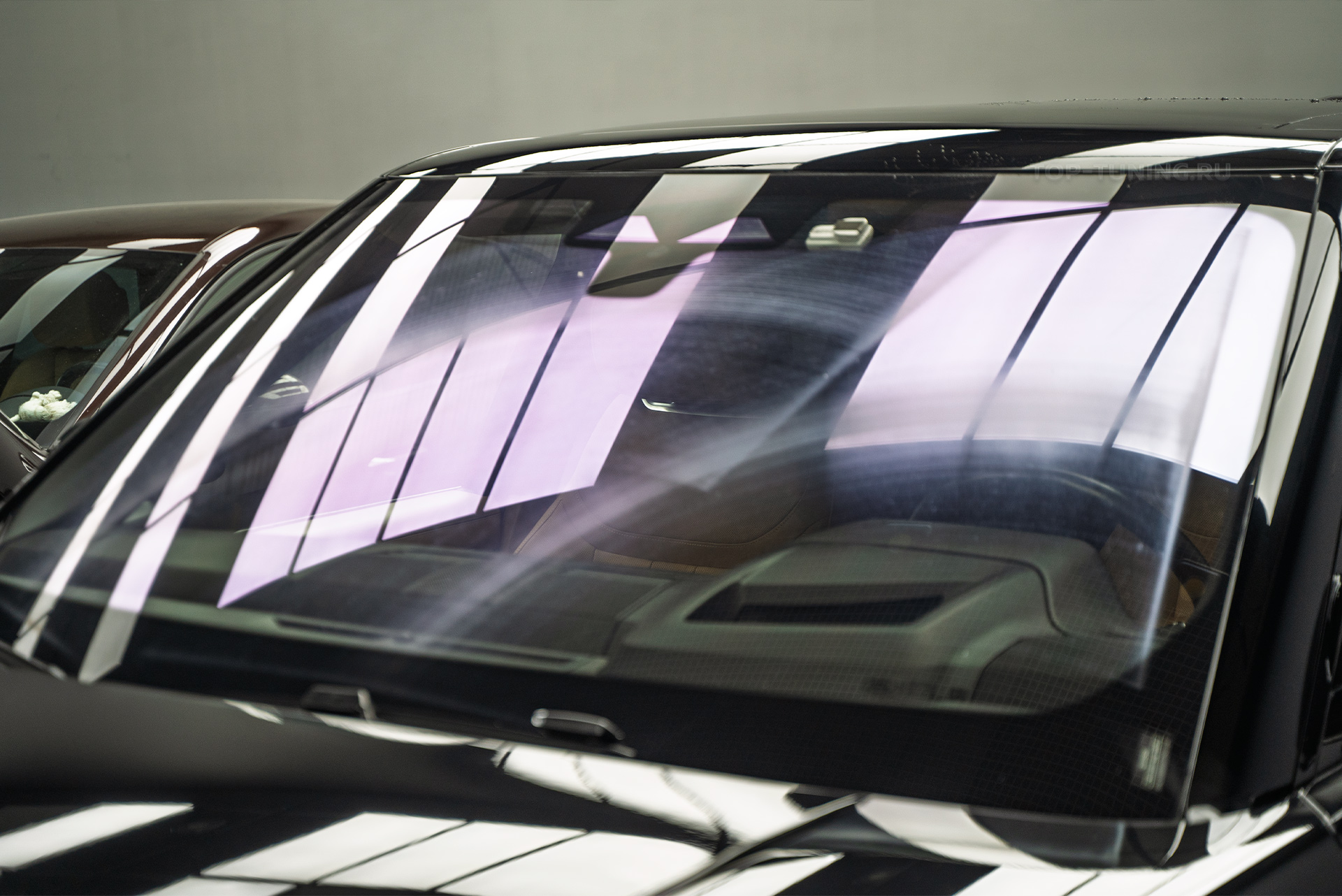 110992 Оклейка лобового стекла Land Rover Range Rover 2021+ против сколов и царапин