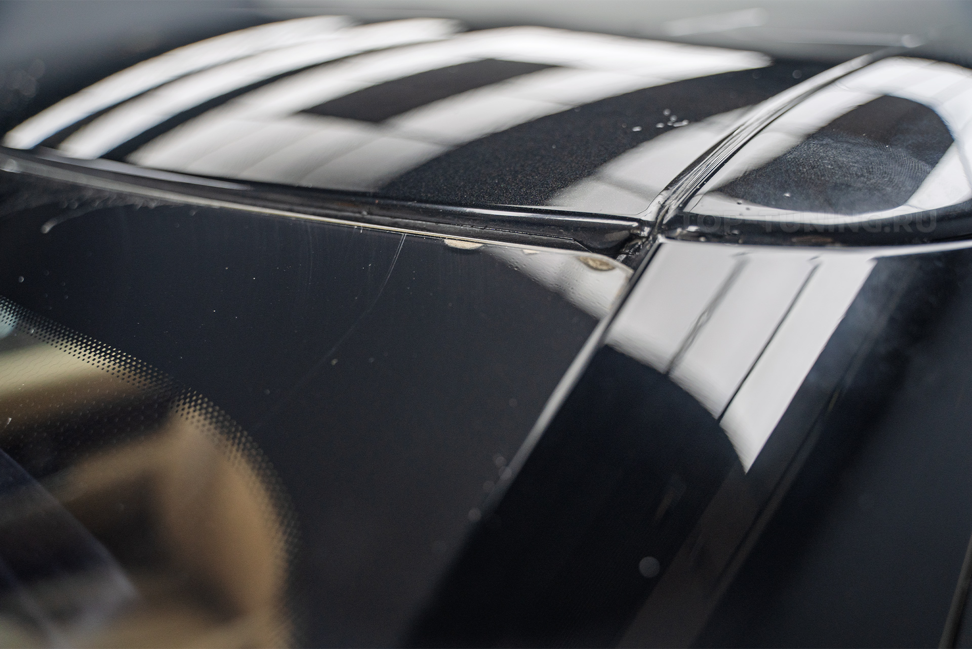 Оклейка лобового стекла Land Rover Range Rover 2021+ против сколов и царапин 