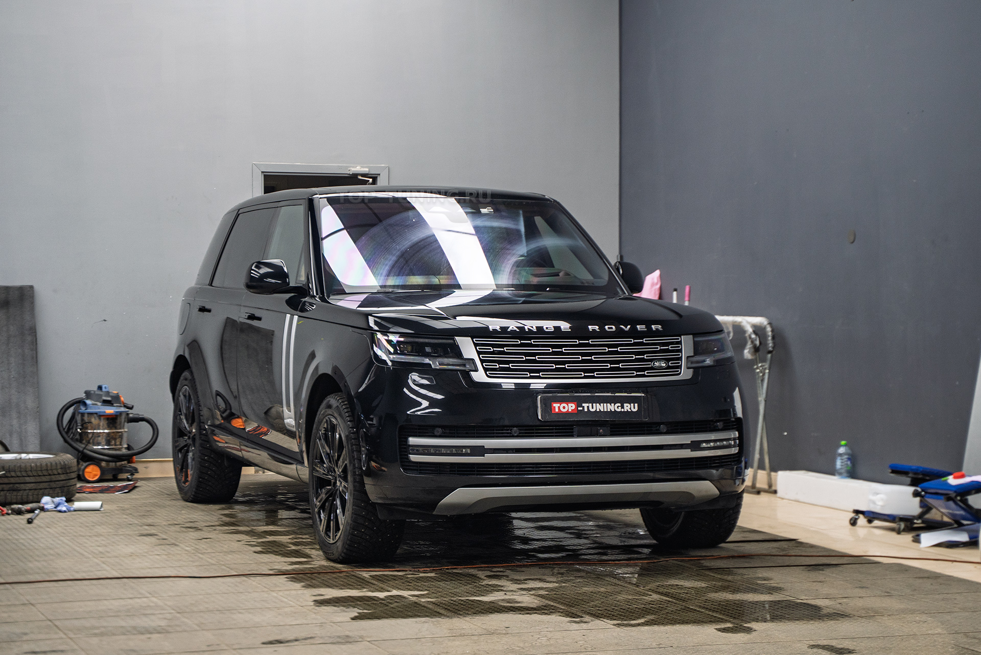110992 Оклейка лобового стекла Land Rover Range Rover 2021+ против сколов и царапин