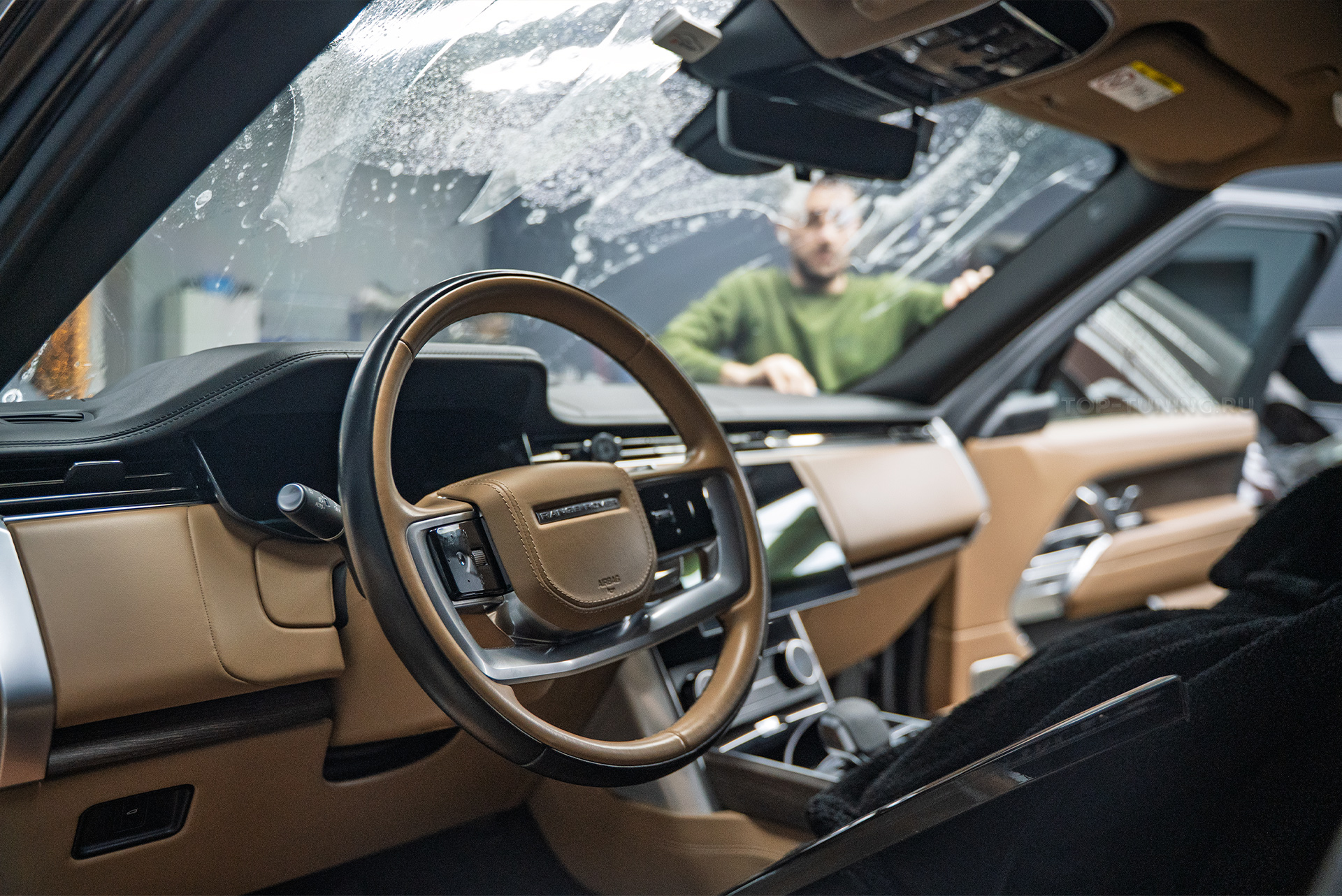 110992 Оклейка лобового стекла Land Rover Range Rover 2021+ против сколов и царапин