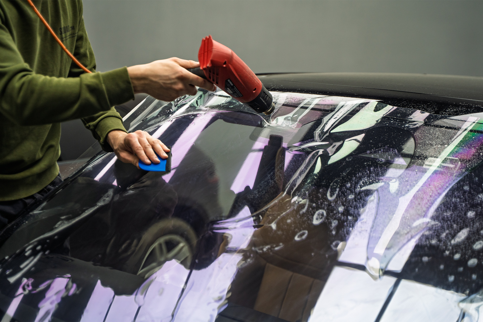 Оклейка лобового стекла Land Rover Range Rover 2021+ против сколов и царапин 