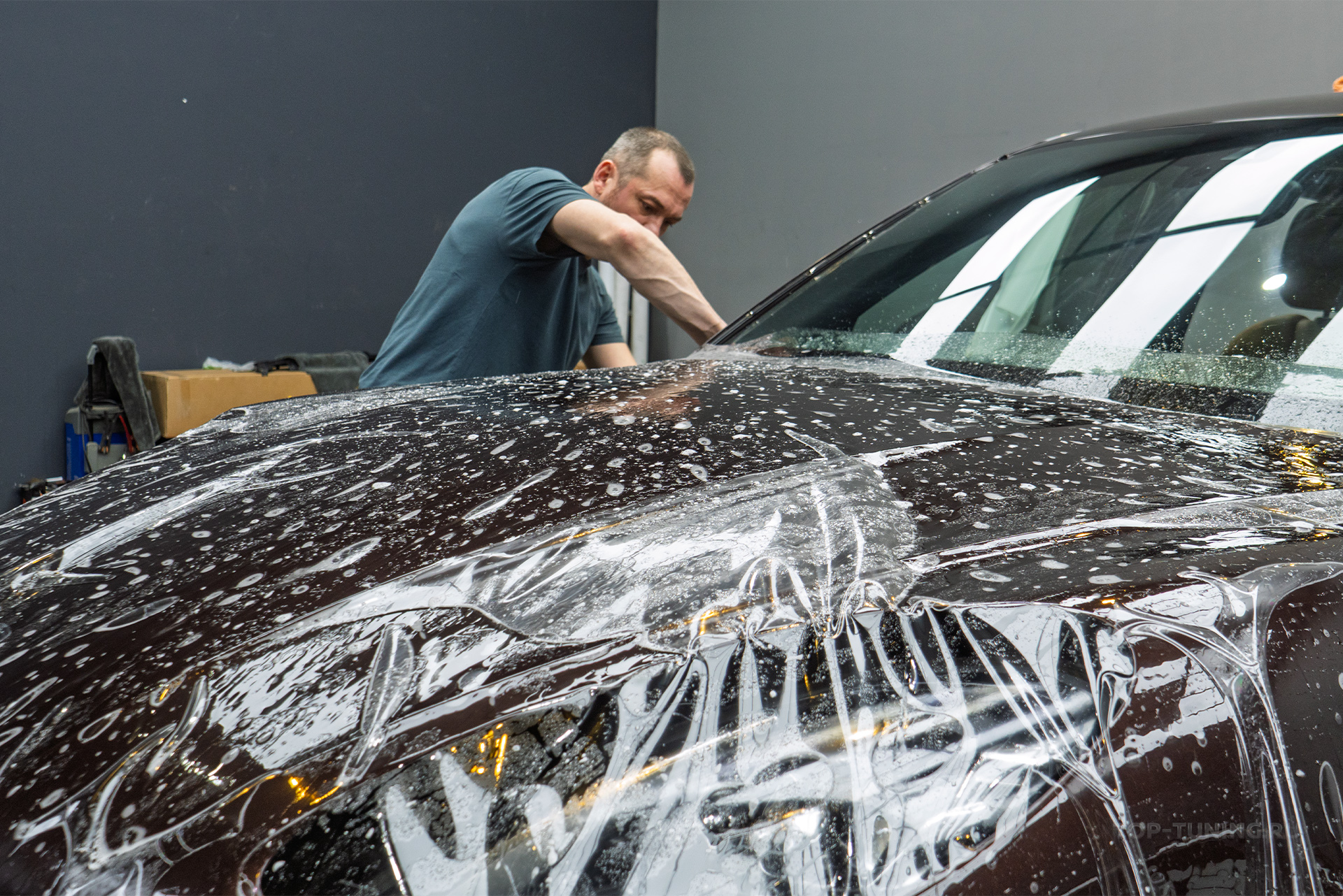 Зона риска в полиуретан + установка топовой мультимедиа для Porsche Macan 2017