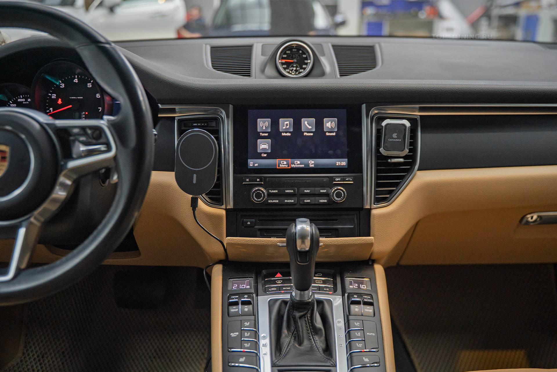 Зона риска в полиуретан + установка топовой мультимедиа для Porsche Macan 2017