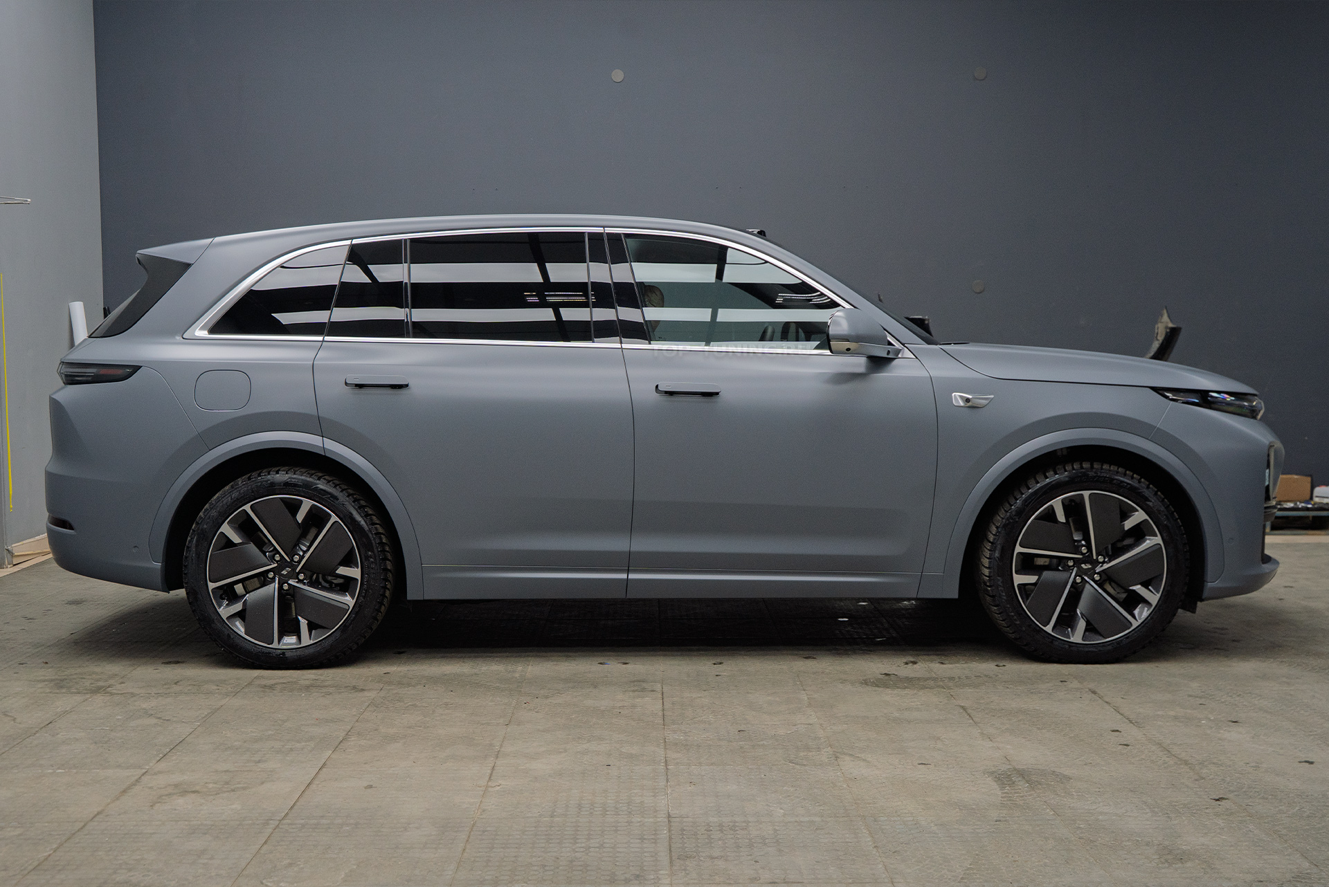 111018 Оклейка сатиновой пленкой + защита лобового стекла Li L7 рестайлинг