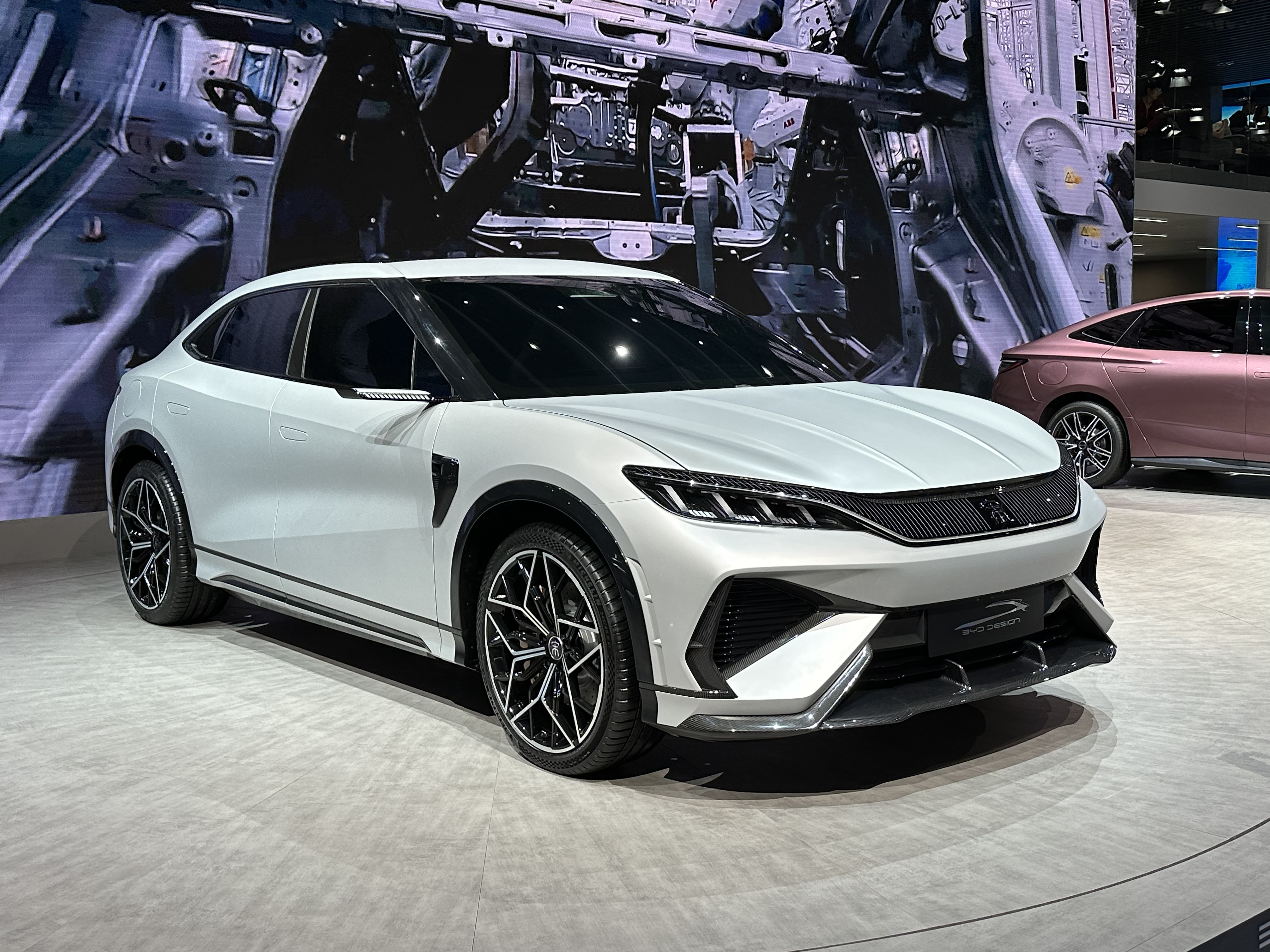 Канада согласна снизить тарифы на китайские электромобили