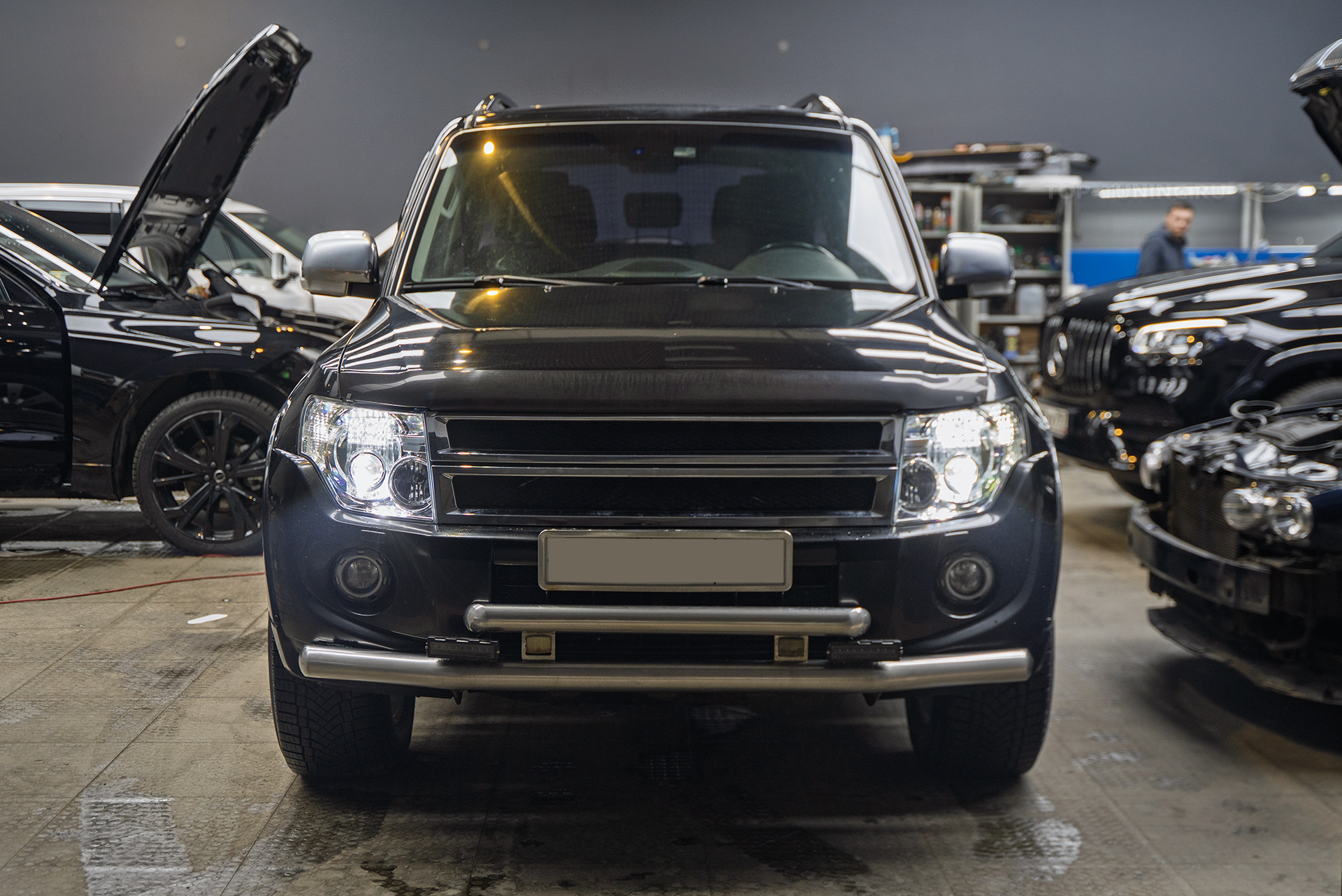 Тюнинг и защита фар Mitsubishi Pajero &ndash; светодиодные линзы WideBeam 2.0 PRO