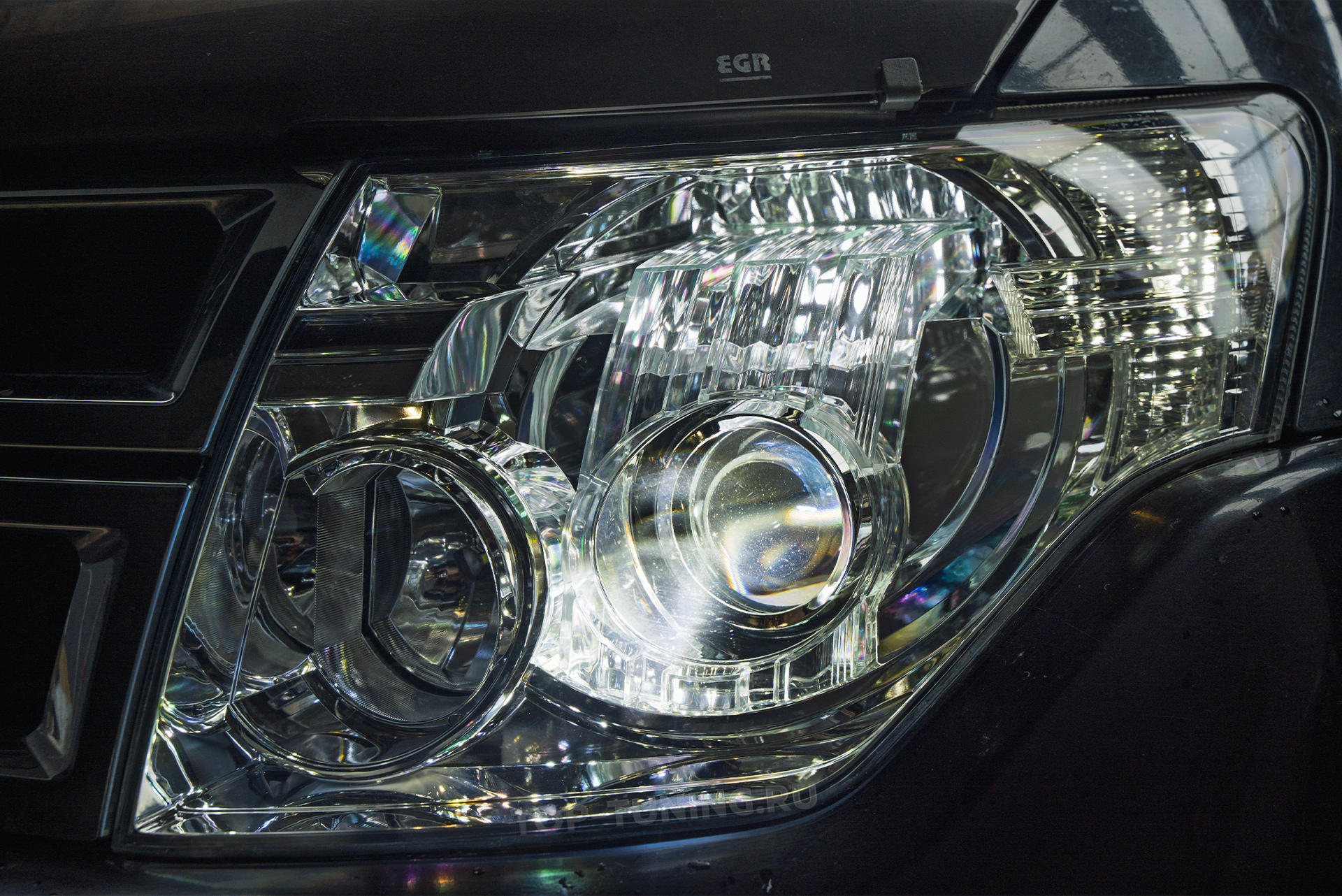 111037 Тюнинг и защита фар Mitsubishi Pajero &ndash; светодиодные линзы WideBeam 2.0 PRO