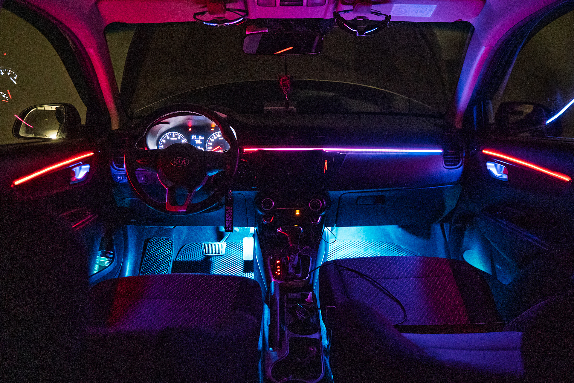 111038 Установка атмосферной подсветки MTF M4 в салон Kia Rio IV