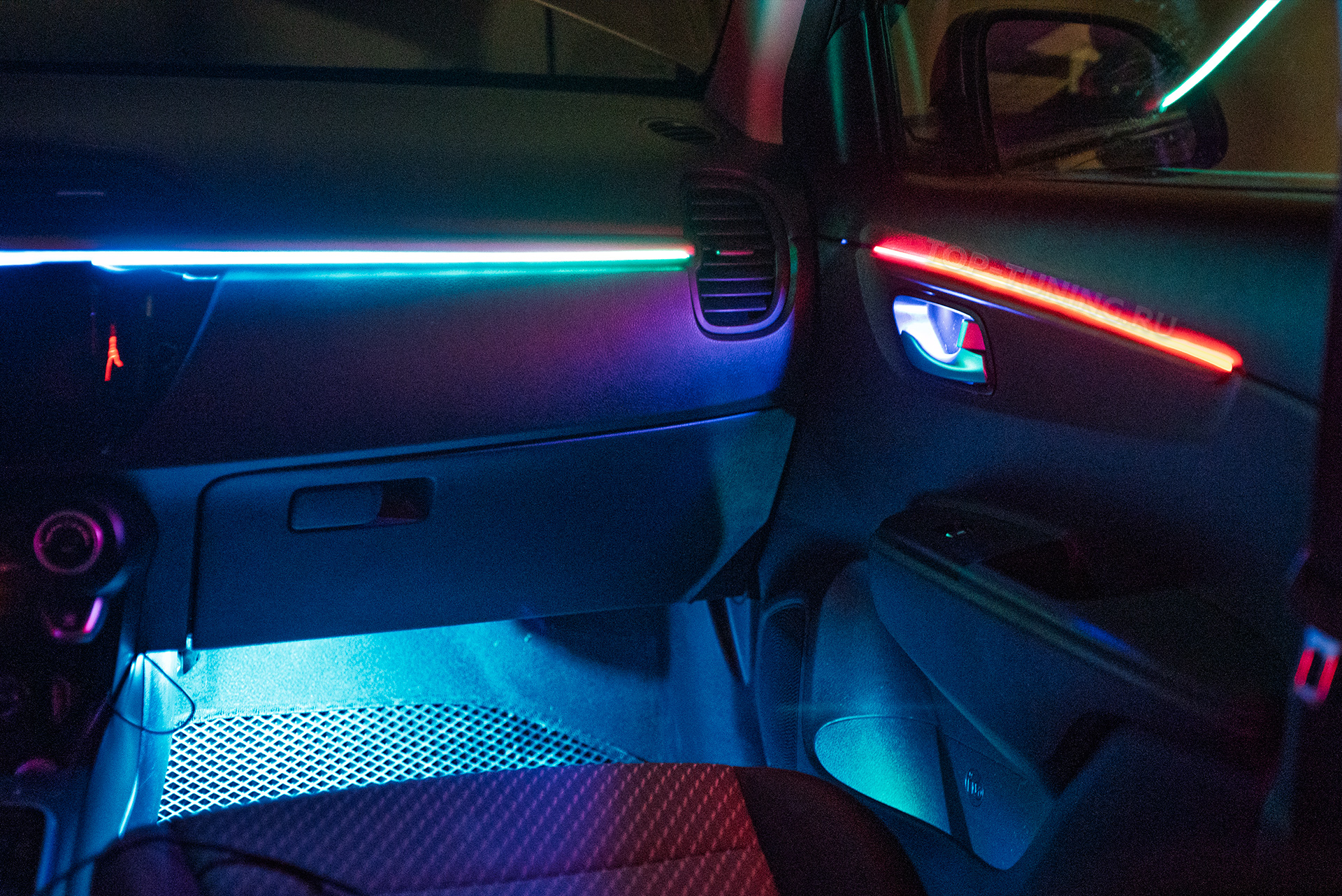 Установка атмосферной подсветки MTF M4 в салон Kia Rio IV