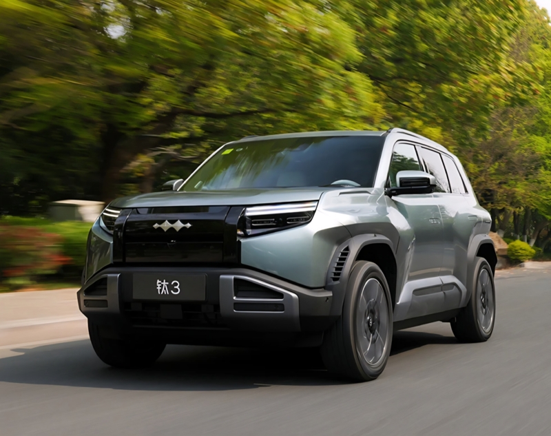 Главные новшества &mdash; усовершенствованная силовая установка и дополнительный лидар, расширяющий возможности системы помощи водителю. При этом внешний облик автомобиля остался практически неизменным.