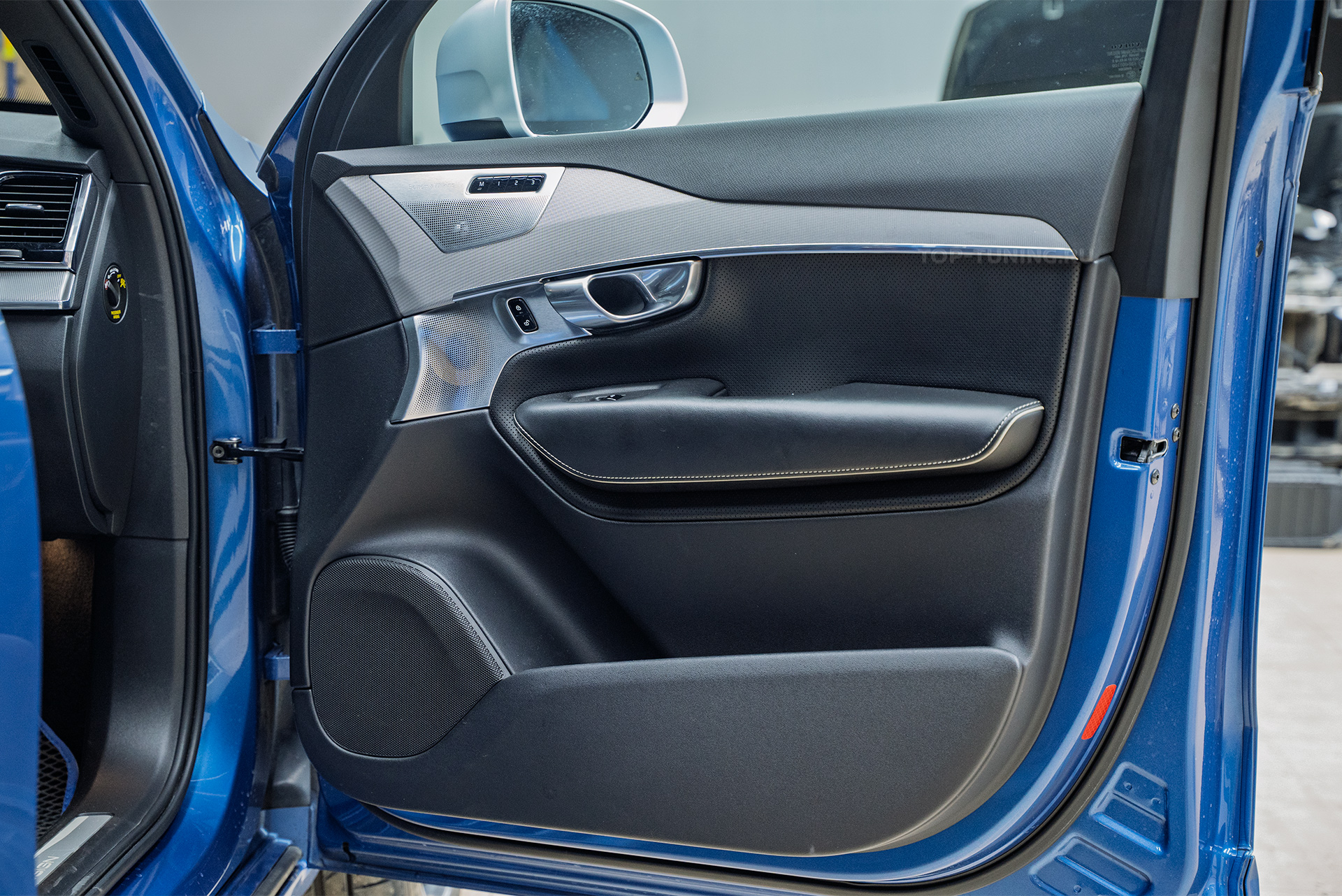 Круговой обзор 360° в салон Volvo XC90 II 111046 Круговой обзор 360° последнего поколения в салон Volvo XC90 II